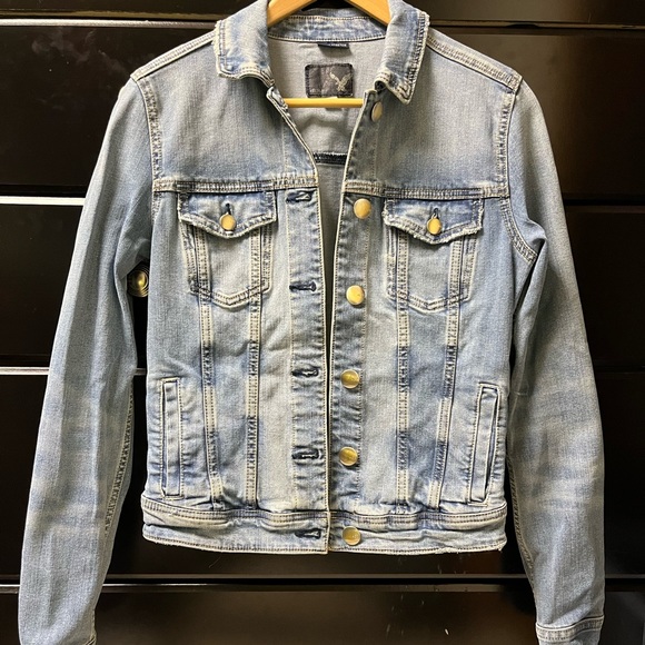 American Eagle Outfitters Jackets & Blazers - American Eagle denim jacket, size US M